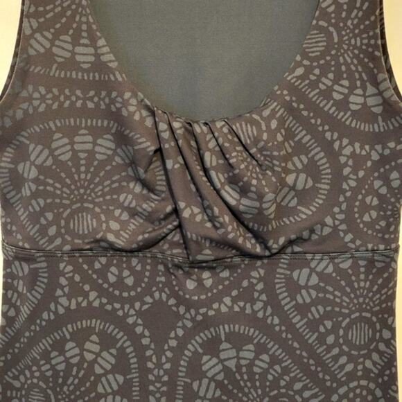 Patagonia Bandha Gray Floral Scoop Neck Sleeveless Activewear Tank Top XS - Picture 4 of 9